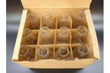 当時物　デットストック　犬張子印　古いガラスの哺乳瓶12本セット(ガラス製、犬張り子、祝犬、哺乳びん、ガラスビン、レトロガラス、ミルクびん、メモリ付き、計量容器)(R-077126)