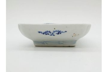 江戸期　古伊万里　染付　冨貴長春　約21cm　7寸　牡丹蛸唐草文　細やかで力強く描かれた文様が魅力的な長皿(七寸、和食器、和皿)(R-077133)
