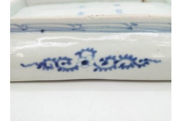江戸期　古伊万里　染付　冨貴長春　約21cm　7寸　牡丹蛸唐草文　細やかで力強く描かれた文様が魅力的な長皿(七寸、和食器、和皿)(R-077133)