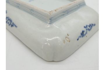 江戸期　古伊万里　染付　冨貴長春　約21cm　7寸　牡丹蛸唐草文　細やかで力強く描かれた文様が魅力的な長皿(七寸、和食器、和皿)(R-077133)