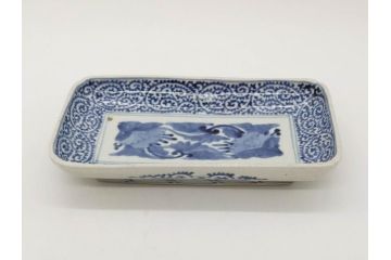江戸期　古伊万里　染付　富貴長春　約21.5cm　7.1寸　牡丹蛸唐草文　細やかで力強く描かれた文様が魅力的な長皿(七寸一分、和食器、和皿)(R-077134)