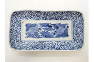 江戸期　古伊万里　染付　富貴長春　約21.5cm　7.1寸　牡丹蛸唐草文　細やかで力強く描かれた文様が魅力的な長皿(七寸一分、和食器、和皿)(R-077134)