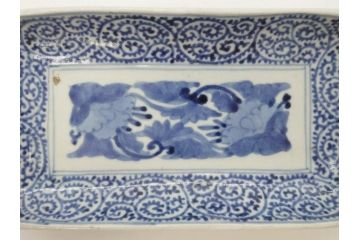 江戸期　古伊万里　染付　富貴長春　約21.5cm　7.1寸　牡丹蛸唐草文　細やかで力強く描かれた文様が魅力的な長皿(七寸一分、和食器、和皿)(R-077134)