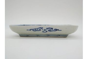 江戸期　古伊万里　染付　富貴長春　約21.5cm　7.1寸　牡丹蛸唐草文　細やかで力強く描かれた文様が魅力的な長皿(七寸一分、和食器、和皿)(R-077134)