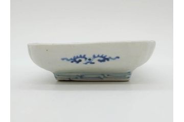 江戸期　古伊万里　染付　富貴長春　約21.5cm　7.1寸　牡丹蛸唐草文　細やかで力強く描かれた文様が魅力的な長皿(七寸一分、和食器、和皿)(R-077134)