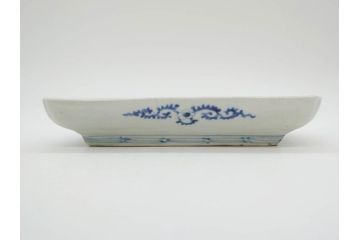 江戸期　古伊万里　染付　富貴長春　約21.5cm　7.1寸　牡丹蛸唐草文　細やかで力強く描かれた文様が魅力的な長皿(七寸一分、和食器、和皿)(R-077134)