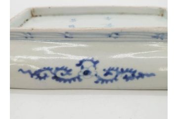 江戸期　古伊万里　染付　富貴長春　約21.5cm　7.1寸　牡丹蛸唐草文　細やかで力強く描かれた文様が魅力的な長皿(七寸一分、和食器、和皿)(R-077134)
