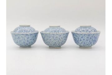 江戸期　古伊万里　微塵唐草文染付　松竹梅　約12cm　3.8寸　繊細な絵付けが見事な蓋付き茶碗3客セット(和食器、三寸八分)(R-077135)