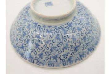 江戸期　古伊万里　微塵唐草文染付　松竹梅　約12cm　3.8寸　繊細な絵付けが見事な蓋付き茶碗3客セット(和食器、三寸八分)(R-077135)
