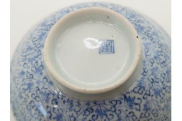 江戸期　古伊万里　微塵唐草文染付　松竹梅　約12cm　3.8寸　繊細な絵付けが見事な蓋付き茶碗3客セット(和食器、三寸八分)(R-077135)