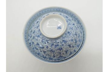 江戸期　古伊万里　微塵唐草文染付　松竹梅　約12cm　3.8寸　繊細な絵付けが見事な蓋付き茶碗3客セット(和食器、三寸八分)(R-077135)
