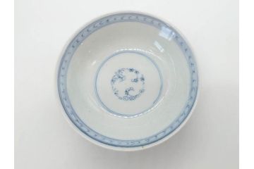 江戸期　古伊万里　微塵唐草文染付　松竹梅　約12cm　3.8寸　繊細な絵付けが見事な蓋付き茶碗3客セット(和食器、三寸八分)(R-077135)