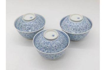 江戸期　古伊万里　微塵唐草文染付　松竹梅　約12cm　3.8寸　繊細な絵付けが見事な蓋付き茶碗3客セット(和食器、三寸八分)(R-077160)
