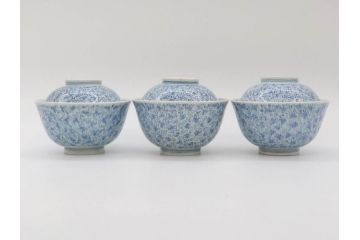 江戸期　古伊万里　微塵唐草文染付　松竹梅　約12cm　3.8寸　繊細な絵付けが見事な蓋付き茶碗3客セット(和食器、三寸八分)(R-077160)