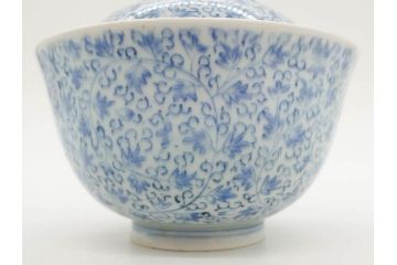 江戸期　古伊万里　微塵唐草文染付　松竹梅　約12cm　3.8寸　繊細な絵付けが見事な蓋付き茶碗3客セット(和食器、三寸八分)(R-077160)