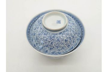 江戸期　古伊万里　微塵唐草文染付　松竹梅　約12cm　3.8寸　繊細な絵付けが見事な蓋付き茶碗3客セット(和食器、三寸八分)(R-077160)