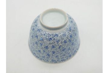 江戸期　古伊万里　微塵唐草文染付　松竹梅　約12cm　3.8寸　繊細な絵付けが見事な蓋付き茶碗3客セット(和食器、三寸八分)(R-077160)
