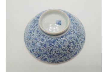 江戸期　古伊万里　微塵唐草文染付　松竹梅　約12cm　3.8寸　繊細な絵付けが見事な蓋付き茶碗3客セット(和食器、三寸八分)(R-077160)