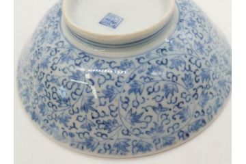 江戸期　古伊万里　微塵唐草文染付　松竹梅　約12cm　3.8寸　繊細な絵付けが見事な蓋付き茶碗3客セット(和食器、三寸八分)(R-077160)