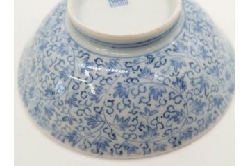 江戸期　古伊万里　微塵唐草文染付　松竹梅　約12cm　3.8寸　繊細な絵付けが見事な蓋付き茶碗3客セット(和食器、三寸八分)(R-077160)