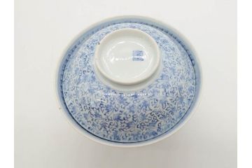 江戸期　古伊万里　微塵唐草文染付　松竹梅　約12cm　3.8寸　繊細な絵付けが見事な蓋付き茶碗3客セット(和食器、三寸八分)(R-077160)
