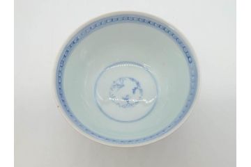江戸期　古伊万里　微塵唐草文染付　松竹梅　約12cm　3.8寸　繊細な絵付けが見事な蓋付き茶碗3客セット(和食器、三寸八分)(R-077160)