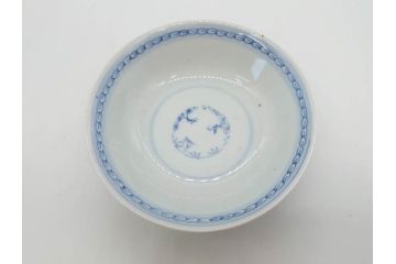 江戸期　古伊万里　微塵唐草文染付　松竹梅　約12cm　3.8寸　繊細な絵付けが見事な蓋付き茶碗3客セット(和食器、三寸八分)(R-077160)