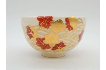竜谷焼　宮川香雲　鵬雲斉書付　金彩色絵　約13cm　4.3寸　龍田川　紅葉の図が雅やかな茶碗(京焼、龍谷窯、和食器、抹茶碗、茶道具、茶器、共布、共箱付き、四寸三分)(R-077161)