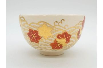 竜谷焼　宮川香雲　鵬雲斉書付　金彩色絵　約13cm　4.3寸　龍田川　紅葉の図が雅やかな茶碗(京焼、龍谷窯、和食器、抹茶碗、茶道具、茶器、共布、共箱付き、四寸三分)(R-077161)