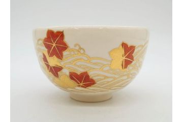 竜谷焼　宮川香雲　鵬雲斉書付　金彩色絵　約13cm　4.3寸　龍田川　紅葉の図が雅やかな茶碗(京焼、龍谷窯、和食器、抹茶碗、茶道具、茶器、共布、共箱付き、四寸三分)(R-077161)