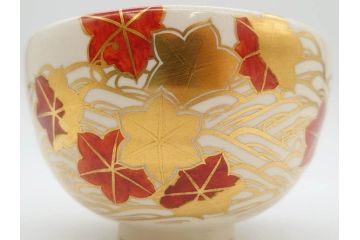 竜谷焼　宮川香雲　鵬雲斉書付　金彩色絵　約13cm　4.3寸　龍田川　紅葉の図が雅やかな茶碗(京焼、龍谷窯、和食器、抹茶碗、茶道具、茶器、共布、共箱付き、四寸三分)(R-077161)