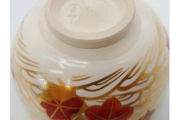 竜谷焼　宮川香雲　鵬雲斉書付　金彩色絵　約13cm　4.3寸　龍田川　紅葉の図が雅やかな茶碗(京焼、龍谷窯、和食器、抹茶碗、茶道具、茶器、共布、共箱付き、四寸三分)(R-077161)