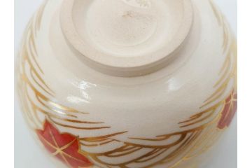 竜谷焼　宮川香雲　鵬雲斉書付　金彩色絵　約13cm　4.3寸　龍田川　紅葉の図が雅やかな茶碗(京焼、龍谷窯、和食器、抹茶碗、茶道具、茶器、共布、共箱付き、四寸三分)(R-077161)
