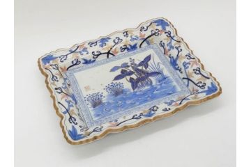 江戸期　古伊万里　上手物　金彩　染付　雷紋菖蒲水草文　約28cm　9.2寸　変形皿(九寸二分、和食器、和皿)(R-077173)
