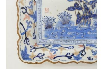 江戸期　古伊万里　上手物　金彩　染付　雷紋菖蒲水草文　約28cm　9.2寸　変形皿(九寸二分、和食器、和皿)(R-077173)