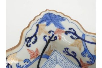 江戸期　古伊万里　上手物　金彩　染付　雷紋菖蒲水草文　約28cm　9.2寸　変形皿(九寸二分、和食器、和皿)(R-077173)