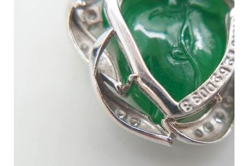 アクセサリー　翡翠(ヒスイ・ひすい)　トップ・Pt900(プラチナ)　チェーン留め具・K18(18金)　エレガントなデザインがコーディネートのアクセントになるネックレス(ペンダント、緑石、カラーストーン、宝石、ゴールド)(R-077177)