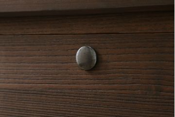 和製アンティーク　当店リメイク　桐箪笥リメイク　モダンな雰囲気に生まれ変わった脚付きローチェスト(桐たんす、サイドチェスト、引き出し、テレビ台、テレビボード)(R-077185)