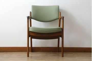 デンマークビンテージ　美品　激レア　希少!!　Finn Haugaard(フィン ホガード)デザイン　Bondo Gravesen A/S(ボンドグラヴェセン)社製　ローズウッド　実用性とデザイン性を兼ね備えたアームチェア(ダイニングチェア、ヴィンテージ、北欧)(R-077197)