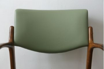デンマークビンテージ　美品　激レア　希少!!　Finn Haugaard(フィン ホガード)デザイン　Bondo Gravesen A/S(ボンドグラヴェセン)社製　ローズウッド　実用性とデザイン性を兼ね備えたアームチェア(ダイニングチェア、ヴィンテージ、北欧)(R-077197)