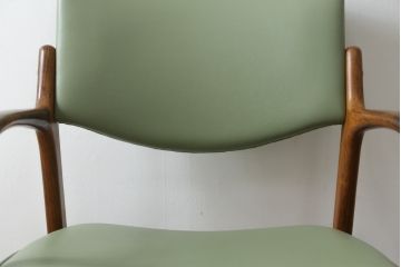 デンマークビンテージ　美品　激レア　希少!!　Finn Haugaard(フィン ホガード)デザイン　Bondo Gravesen A/S(ボンドグラヴェセン)社製　ローズウッド　実用性とデザイン性を兼ね備えたアームチェア(ダイニングチェア、ヴィンテージ、北欧)(R-077197)