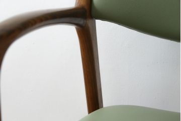 デンマークビンテージ　美品　激レア　希少!!　Finn Haugaard(フィン ホガード)デザイン　Bondo Gravesen A/S(ボンドグラヴェセン)社製　ローズウッド　実用性とデザイン性を兼ね備えたアームチェア(ダイニングチェア、ヴィンテージ、北欧)(R-077197)