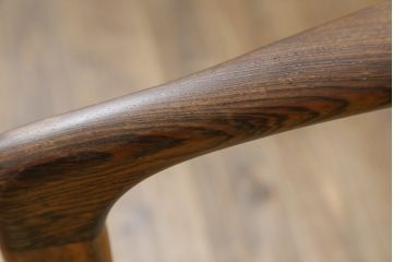 デンマークビンテージ　美品　激レア　希少!!　Finn Haugaard(フィン ホガード)デザイン　Bondo Gravesen A/S(ボンドグラヴェセン)社製　ローズウッド　実用性とデザイン性を兼ね備えたアームチェア(ダイニングチェア、ヴィンテージ、北欧)(R-077197)