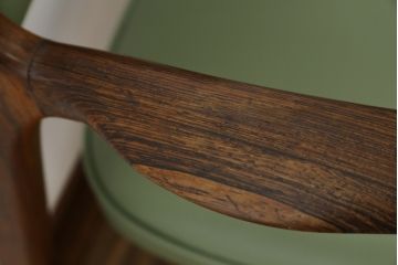 デンマークビンテージ　美品　激レア　希少!!　Finn Haugaard(フィン ホガード)デザイン　Bondo Gravesen A/S(ボンドグラヴェセン)社製　ローズウッド　実用性とデザイン性を兼ね備えたアームチェア(ダイニングチェア、ヴィンテージ、北欧)(R-077197)