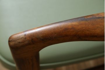 デンマークビンテージ　美品　激レア　希少!!　Finn Haugaard(フィン ホガード)デザイン　Bondo Gravesen A/S(ボンドグラヴェセン)社製　ローズウッド　実用性とデザイン性を兼ね備えたアームチェア(ダイニングチェア、ヴィンテージ、北欧)(R-077197)
