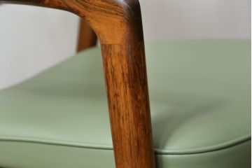 デンマークビンテージ　美品　激レア　希少!!　Finn Haugaard(フィン ホガード)デザイン　Bondo Gravesen A/S(ボンドグラヴェセン)社製　ローズウッド　実用性とデザイン性を兼ね備えたアームチェア(ダイニングチェア、ヴィンテージ、北欧)(R-077197)