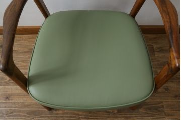 デンマークビンテージ　美品　激レア　希少!!　Finn Haugaard(フィン ホガード)デザイン　Bondo Gravesen A/S(ボンドグラヴェセン)社製　ローズウッド　実用性とデザイン性を兼ね備えたアームチェア(ダイニングチェア、ヴィンテージ、北欧)(R-077197)