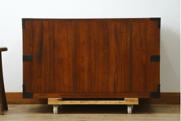 和製アンティーク　総桐材　矢紋　観音開きの関東衣装箪笥ローチェスト　(R-077199)