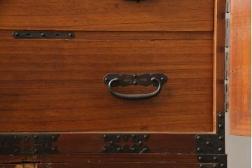 和製アンティーク　総桐　趣のある佇まいが魅力的な観音開きの関東衣装箪笥ローボード(時代箪笥、観音箪笥、和タンス、桐たんす、桐箪笥、収納箪笥、引き出し)(R-077199)