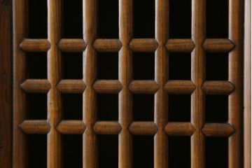 アジアンビンテージ　アンティーク調　オリエンタルな雰囲気が魅力的な李朝キャビネット(李朝タンス、李朝箪笥、李朝家具、収納棚、戸棚、ヴィンテージ)(R-077201)